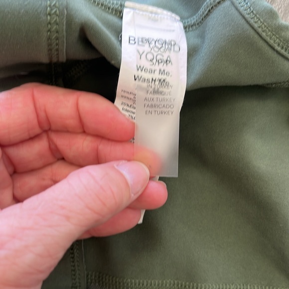 Beyond Yoga Green Strappy Sports Bra.  Size Small - Picture 3 of 5
